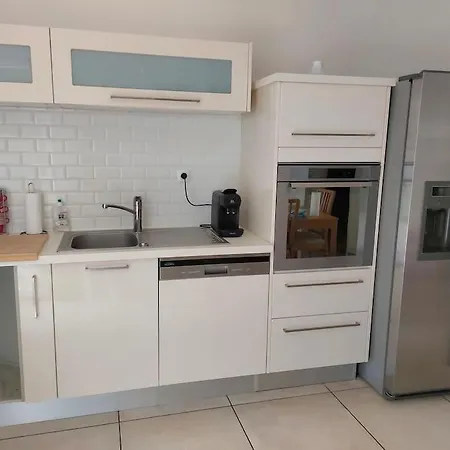 T3 Climatise, Parking Et Jardin Quartier Des Marots A *