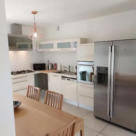 דירה T3 Climatise, Parking Et Jardin Quartier Des Marots A קולומייר