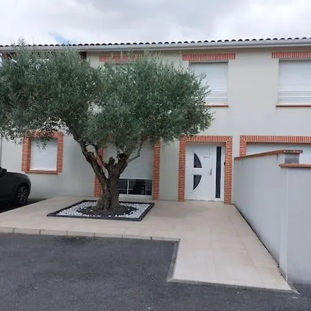 T3 Climatise, Parking Et Jardin Quartier Des Marots A