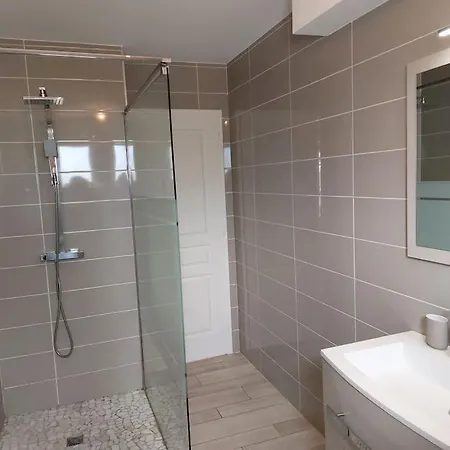 דירה T3 Climatise, Parking Et Jardin Quartier Des Marots A קולומייר